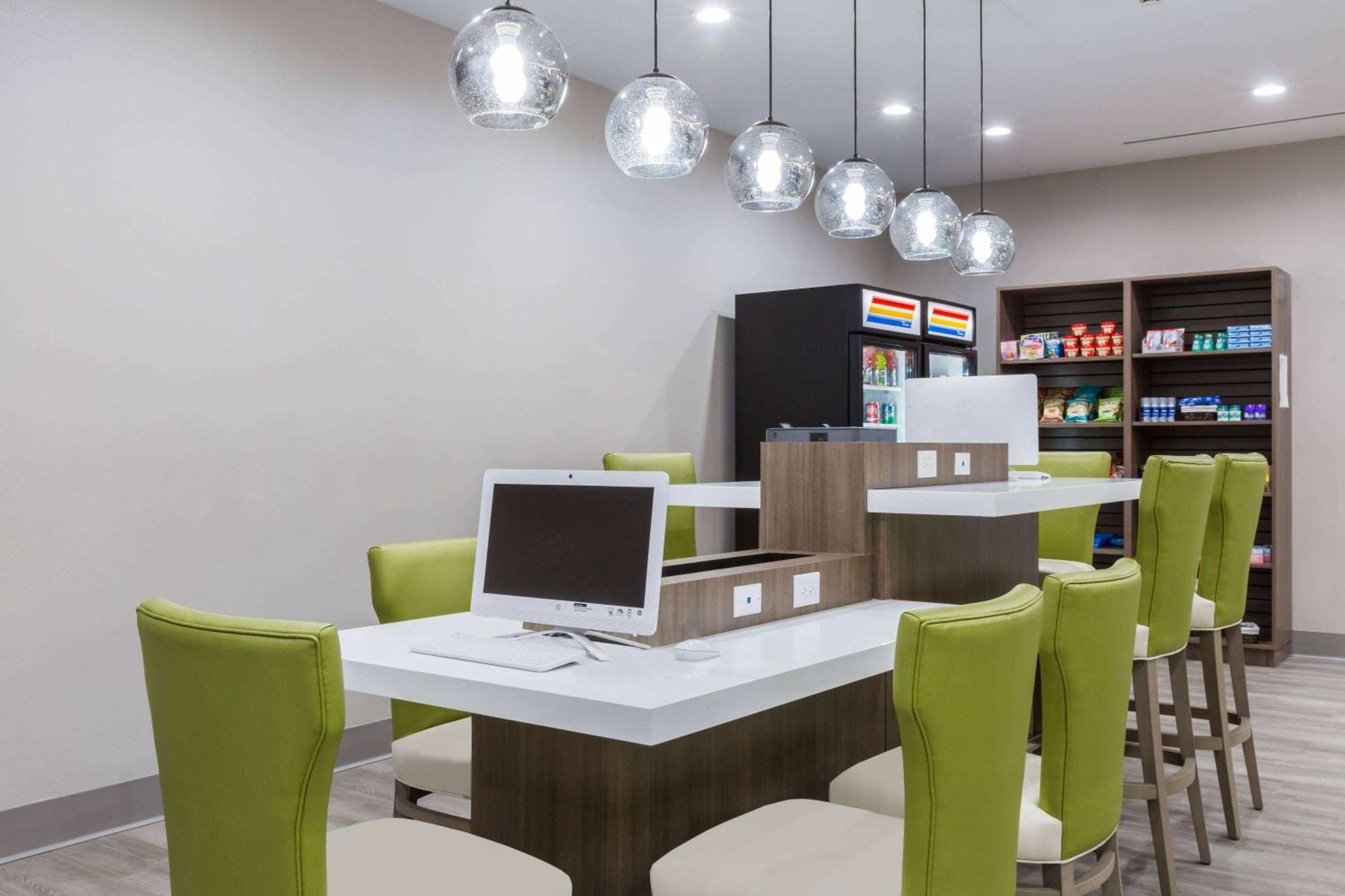 Days Inn & Suites By Wyndham Houston Nw Cypress Εξωτερικό φωτογραφία