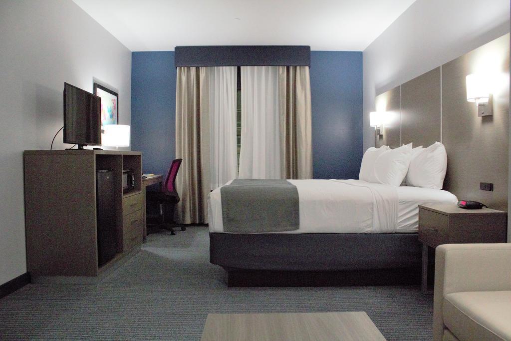 Days Inn & Suites By Wyndham Houston Nw Cypress Εξωτερικό φωτογραφία